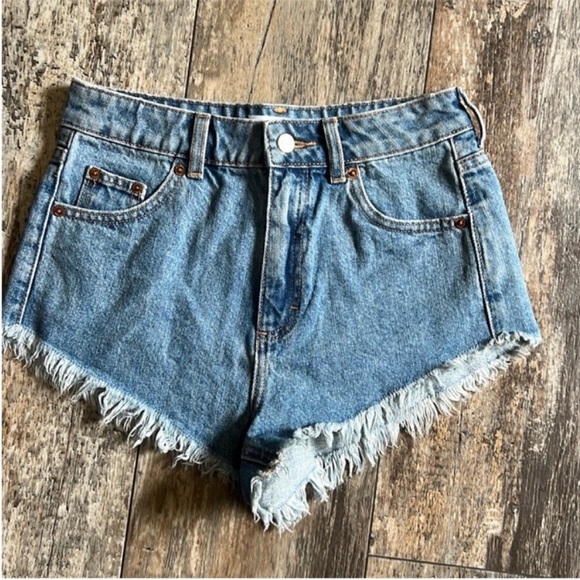 Topshop Kiri Denim Cutoff High Waist Shorts size 4 - Picture 1 of 4